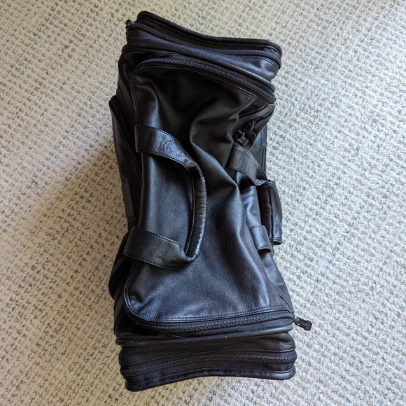 Tumi Alpha 2 Leather Duffel Bag - Picture 3 of 3